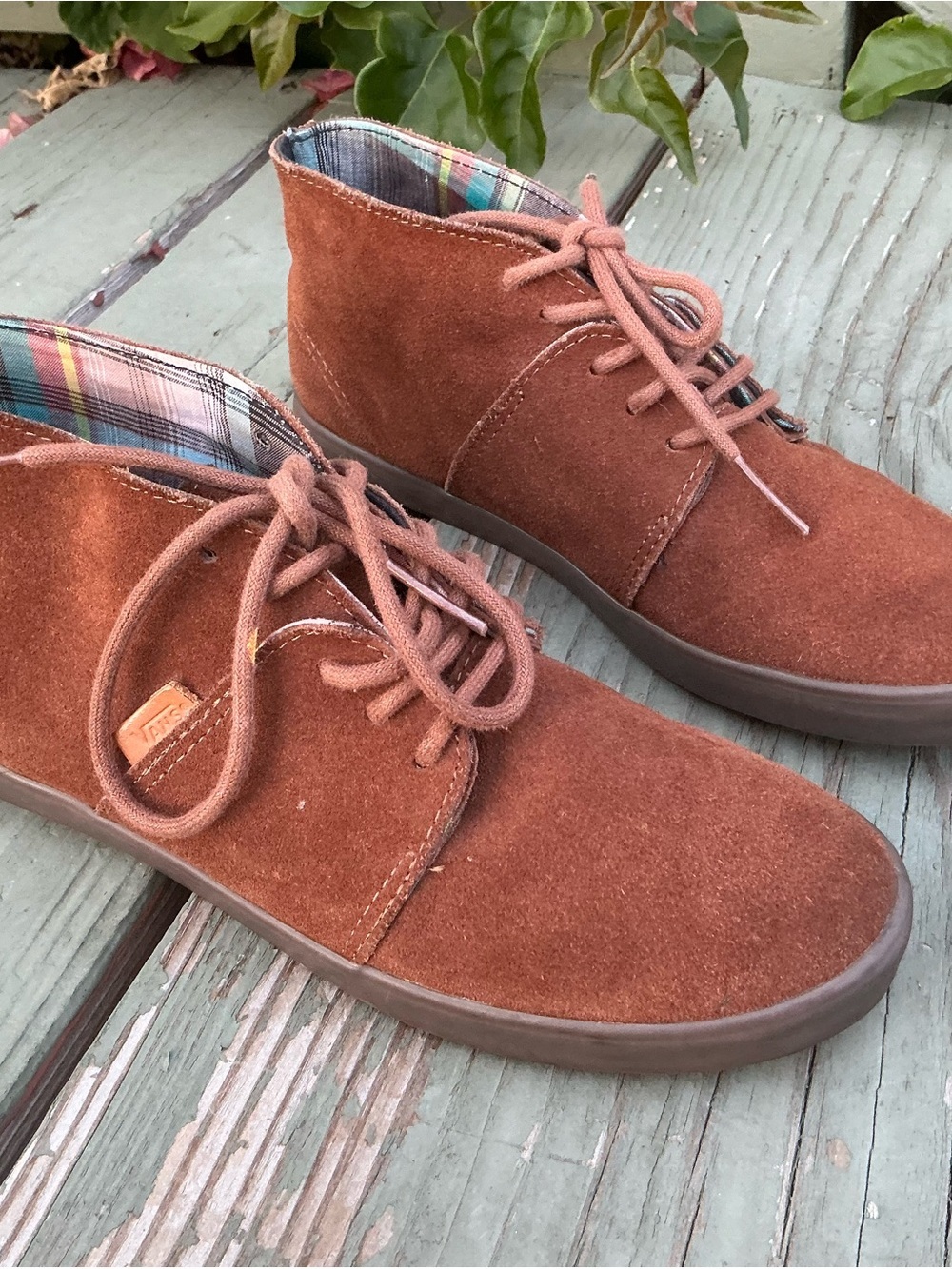 Vans Women’s Leather Plaid Suede Chukka Boots in Rust Brown Size 7